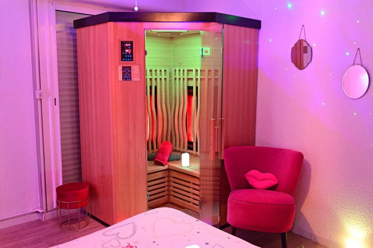 Luxe Sauna Privatif Et Grand Bain Jacuzzi A Deux A Biscarosse Plage Pour Nuit Romantique Avec Decoration Led Et Bougies Бискаррос Экстерьер фото