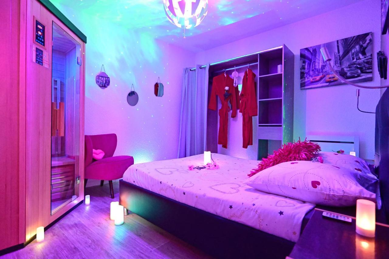 Luxe Sauna Privatif Et Grand Bain Jacuzzi A Deux A Biscarosse Plage Pour Nuit Romantique Avec Decoration Led Et Bougies Бискаррос Экстерьер фото